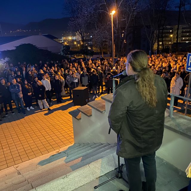 Studenti a učitelé ústecké univerzity protestovali proti ruskému útoku na Ukrajinu | foto: Lucie Heyzlová,  Český rozhlas