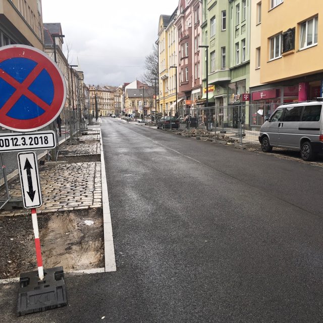 V nově zrekonstruované ulici Prokopa Holého se propadá dlažba | foto: Daniela Pilařová,  Český rozhlas