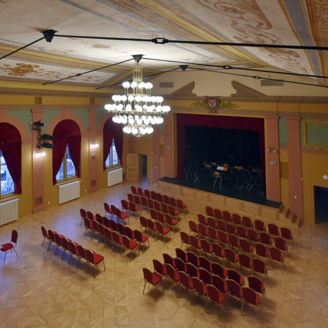 V Lokti na Sokolovsku skončila rekonstrukce secesního kulturního domu Dvorana | foto: Slavomír Kubeš,  ČTK