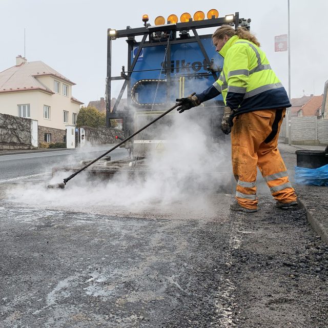 Oprava silnice  (ilustrační foto) | foto: Josef Ženatý,  Český rozhlas