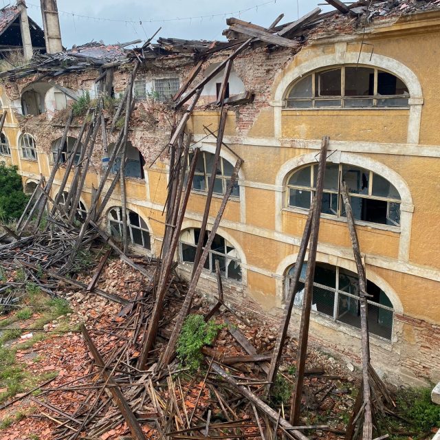 Rozpadající se Žižkovy kasárna v Terezíně | foto: Lucie Heyzlová,  Český rozhlas