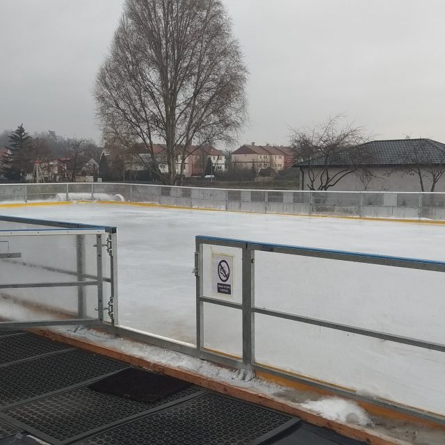 Podbořany si letos poprvé pořídily mobilní kluziště | foto: Jana Vitásková,  Český rozhlas