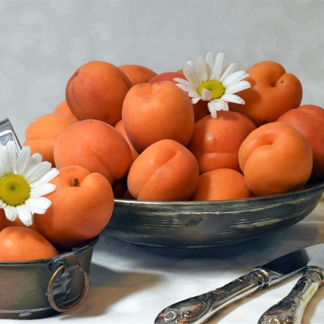 Oranžové ovoce,  které Češi milují. To jsou meruňky  (ilustrační foto) | foto: Fotobanka Pixabay