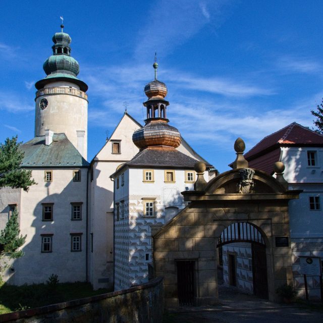 Zámek Lemberk se nachází na úpatí Lužických hor nedaleko Jablonného v Podještědí | foto: Jaroslav Hoření,  Český rozhlas