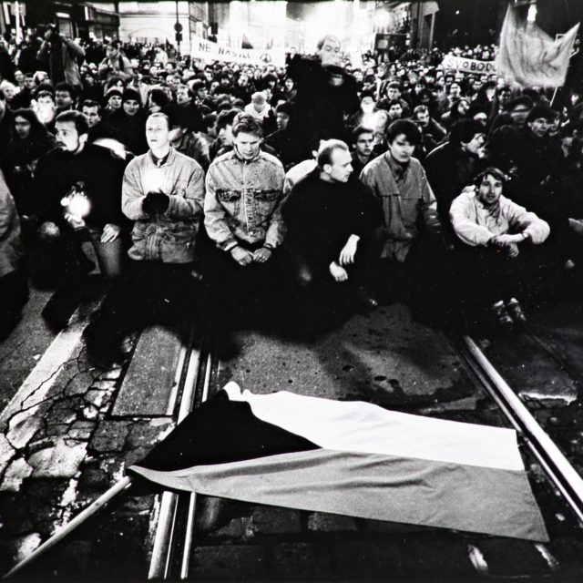 Sametová revoluce 1989  (Veletržní Palác) | foto: Radovan Boček