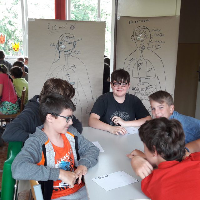 České a německé děti v Podbořanech společně pronikají do tajů vědy  | foto: Libor Želinský