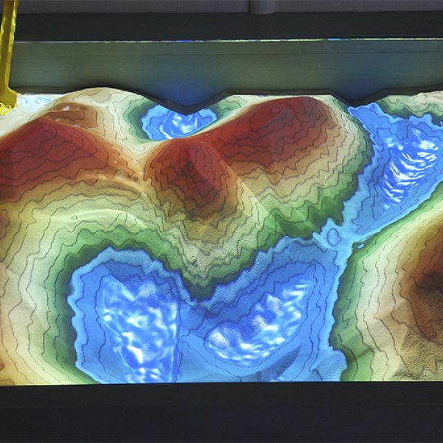 Muzeum map Zlín,  interaktivní pískový model krajiny | foto: Muzeum map Zlín