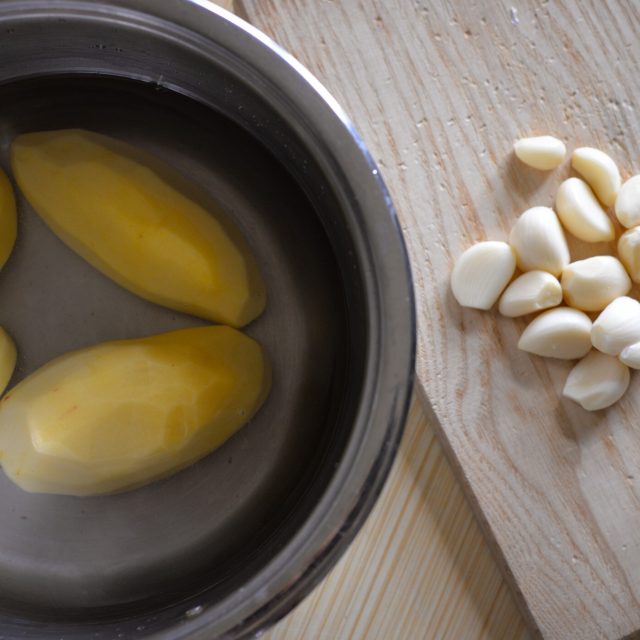 Česnek a brambory | foto: Martin Čuřík