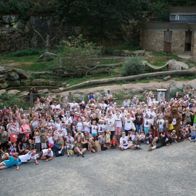 Medvědí rekord v děčínské zoo,  společné foto účastníků | foto: Alena Houšková,  Zoo Děčín