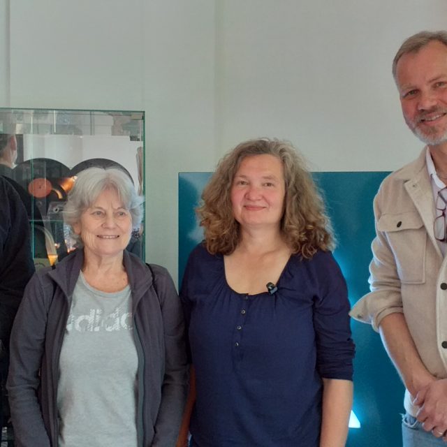 Tito lidé patří k nadšencům,  kteří se rozhodli zachránit zámek Pětipsy. Zleva: Pavel Forst,  Lenka Kodešová,  Ingrid Ahneová a Jan Losenický | foto: Stanislava Brádlová,  Český rozhlas