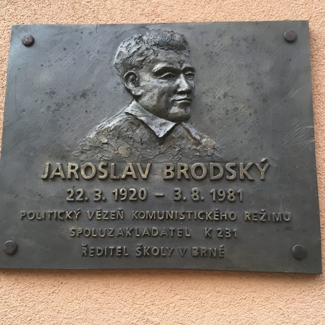 Jaroslav Brodský má pamětní desku na školce v Brné | foto: Gabriela Hauptvogelová,  Český rozhlas