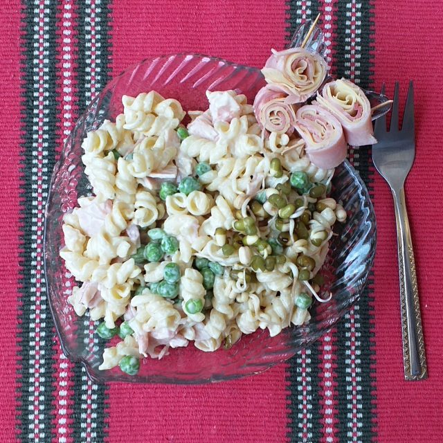Těstovinový salát se šunkou a hráškem | foto: Stanislava Brádlová,  Český rozhlas