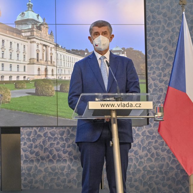 Ministr zdravotnictví Adam Vojtěch a premiér Andrej Babiš | foto: Vít Šimánek,  ČTK