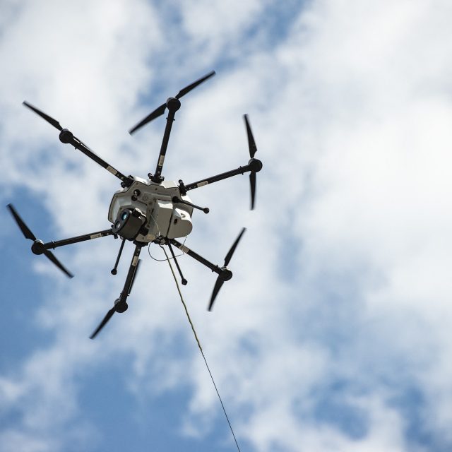 Dron  (ilustr. foto) | foto: Joseph Prezioso,  Profimedia / AFP