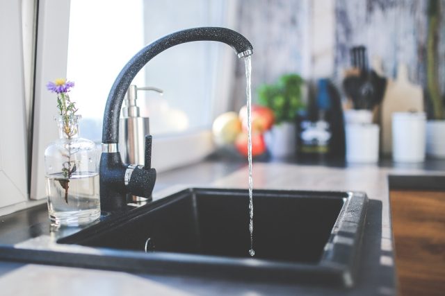 Lidé musí kvůli rekonstrukci vodojemu počítat s krátkodobými odstávkami pitné vody | foto: Fotobanka Pixabay,  CC0 1.0