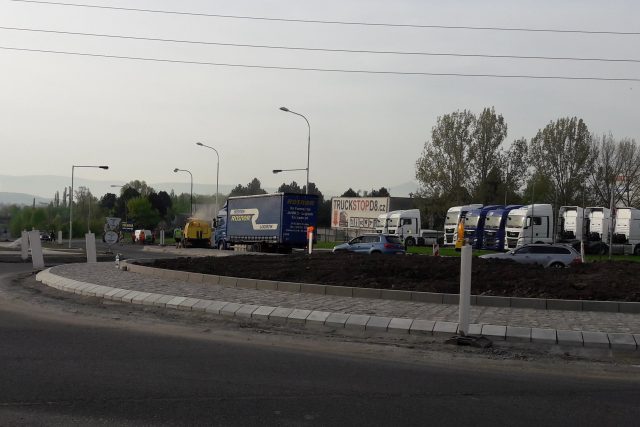 Přestanov: začala pokládka asfaltu | foto: Jan Bachorík,  Český rozhlas