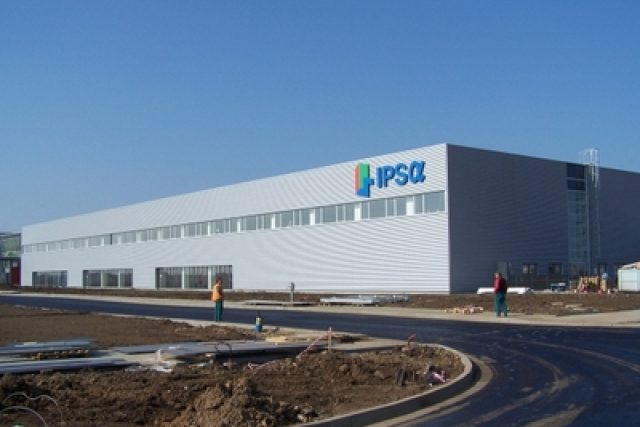 Továrna na výrobu plochých obrazovek IPS v průmyslové zóně Triangl | foto: David Hertl,  Český rozhlas