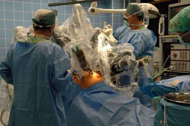 Robotická operace - břišní chirurgie | foto:  Nemocnice Na Homolce