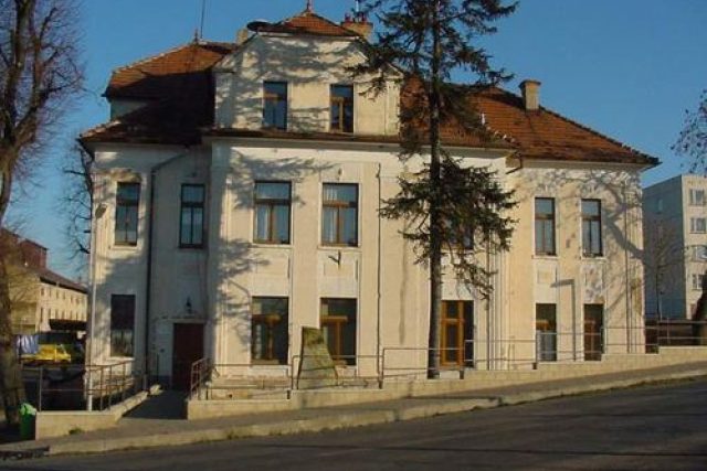 Budova obecního úřadu ve Mšeném-Lázních | foto:  obec Brníkov