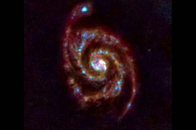 První snímek infračerveného dalekohledu Herschel | foto:  ESA