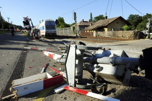 Nehoda vlaku v ústecké čtvrti Vaňov | foto: ČTK
