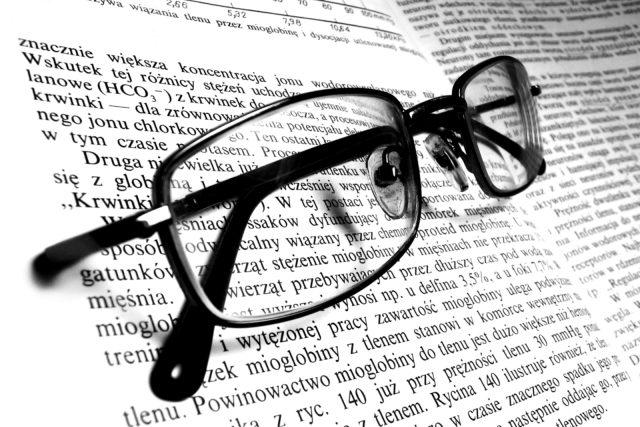 Kniha a brýle | foto: Stock Exchange