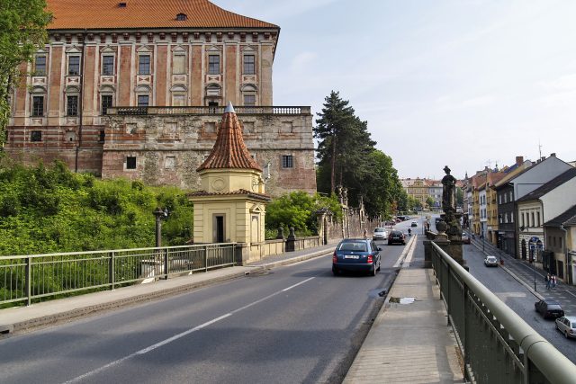 Roudnice nad Labem - příjezd po mostě | foto: Dagmar Cestrová,  Český rozhlas