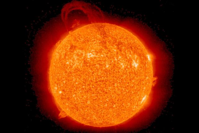 Protuberance na Slunci zachycená v extrémním UV spektru | foto:  NASA