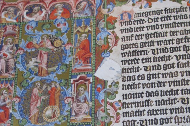 Detail úvodní iluminace knihy Genesis Bible Václava IV. | foto: Adriana Krobová