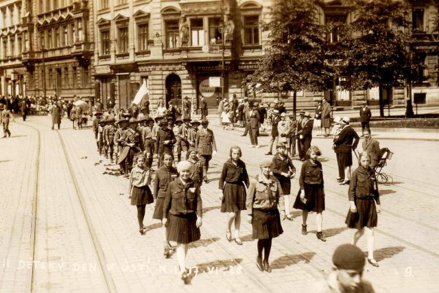 Oslavy Dětského dne v roce 1928 | foto:  Junák – svaz skautů a skautek ČR