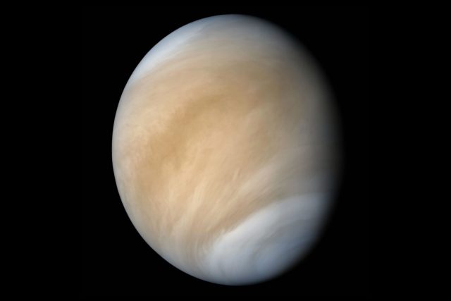 Planeta Venuše a její hustá oblačná atmosféra | foto:  NASA
