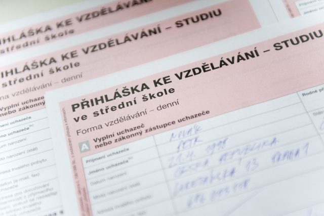 Příhláška na střední školy,  příjmací řízení  (ilustrační foto) | foto: Filip Jandourek
