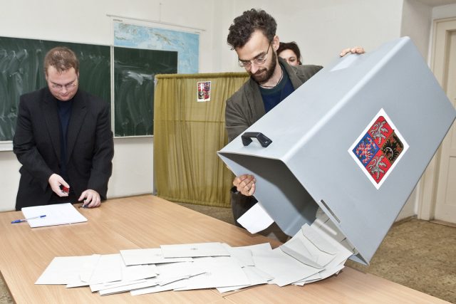 Sčítání hlasů po volbách začalo  (ilustr. foto) | foto: Filip Jandourek