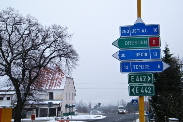 Příjezd na křižovatku po vedlejší silnici od Krupky | foto: Gabriela Hauptvogelová,  Český rozhlas