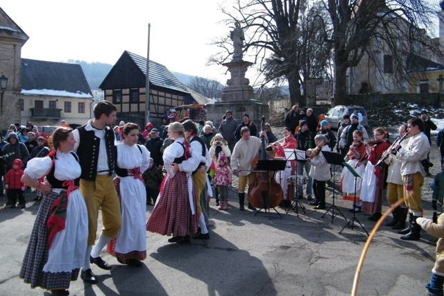 Velikonoční jarmark v Zubrnicích přilákal stovky návštěvníků | foto: Gabriela Hauptvogelová,  Český rozhlas