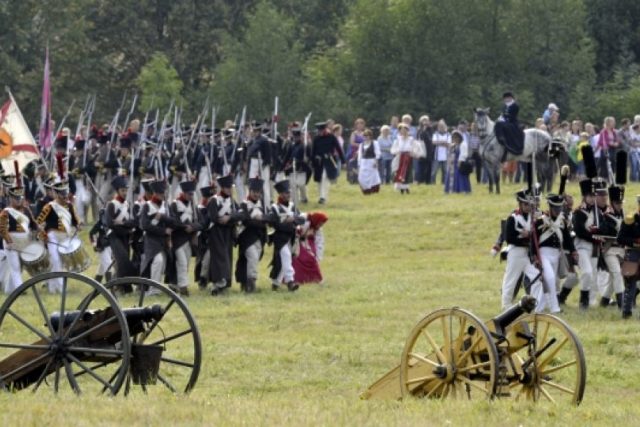 Na 800 učinkujících se zapojilo do rekonstrukce bitvy u Chlumce | foto: ČTK
