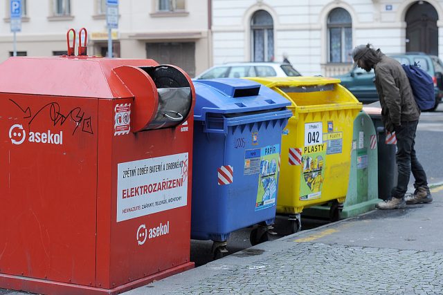 Kontejnery na tříděný odpad  (ilustr. foto) | foto: Filip Jandourek
