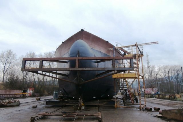 V Děčíně začínají spouštět na vodu největší loď,  která byla kdy v Čechách vyrobena | foto: Ivan Troutnar