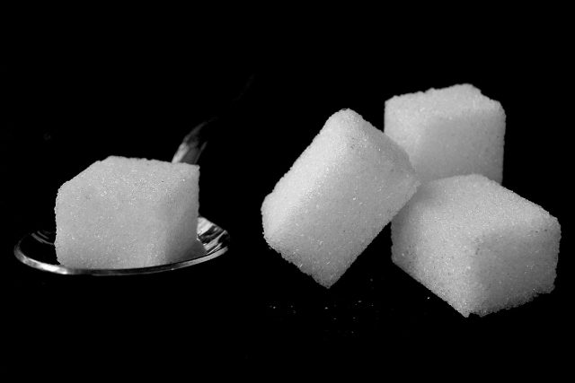 Kostky cukru | foto: licence Public Domain  (eng),   Pallbo