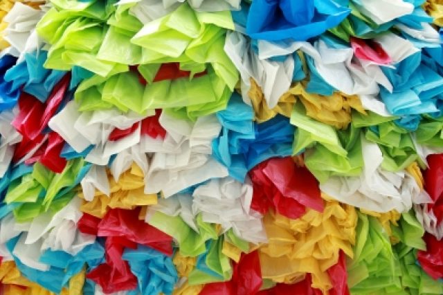 Igelitové tašky | foto: Free Digital Photos