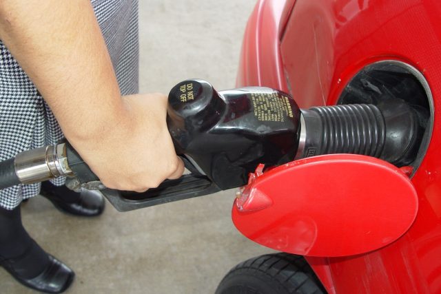 Tankování benzinu | foto: Fotobanka RGBStock