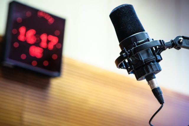 Mikrofon ve studiu  (ilustr. obr.) | foto: Khalil Baalbaki,  Český rozhlas