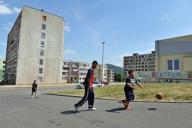 Romové na sidlišti Chanov | foto: Filip Jandourek,  Český rozhlas
