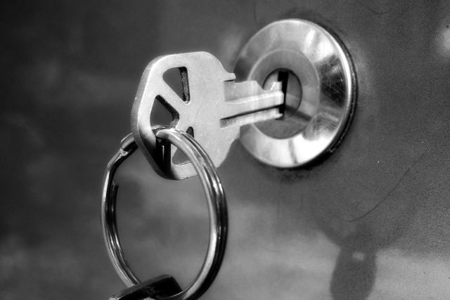 klíč v zámku | foto: Stock Exchange