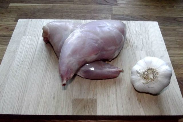 Králík na česneku | foto: restaurace Les Moules