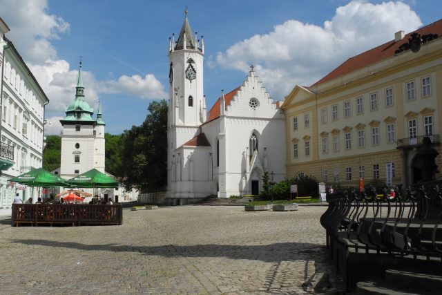 Teplice - zámecké náměstí s kostelem | foto: licence GNU Free Documentation License,  verze 1.2,   Franzfoto