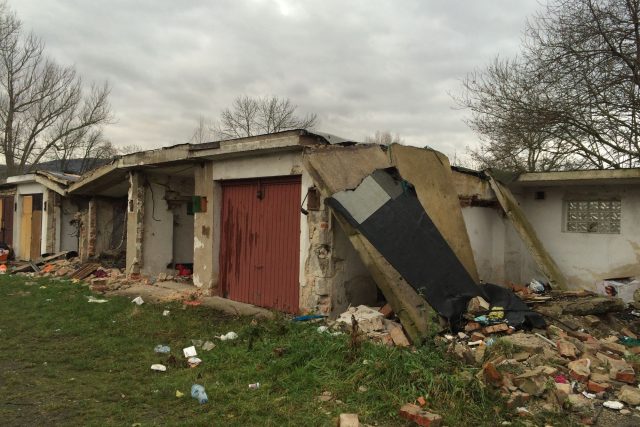 Většina z garáží v Předlicích je zničená | foto: Gabriela Hauptvogelová,  Český rozhlas