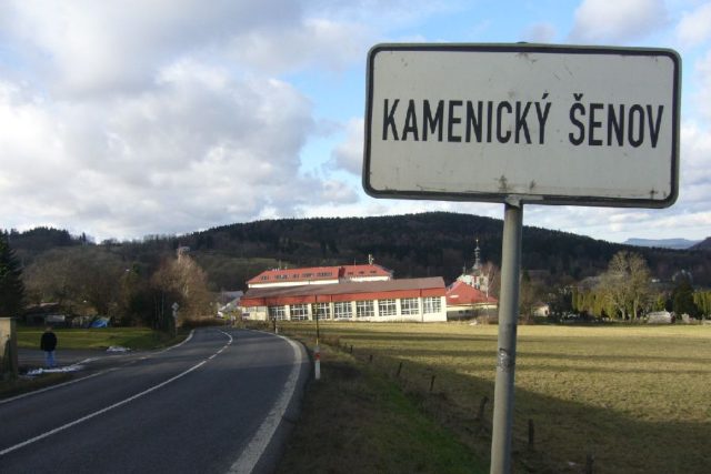 Stávající trasa I/13 vede přes Kamenický Šenov | foto: Tomáš Mařas,  Český rozhlas