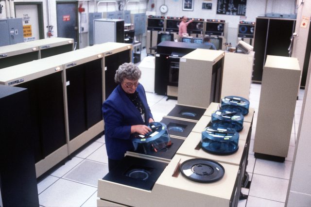 Sálový počítač z roku 1986 | foto: Public domain