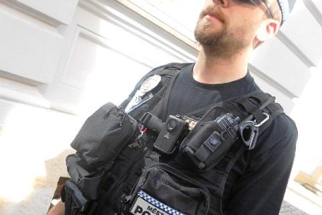 Kamery na výstroji a v autech slouží královéhradeckým strážníkům,  ale i občanům | foto: Archiv Městské policie Hradec Králové